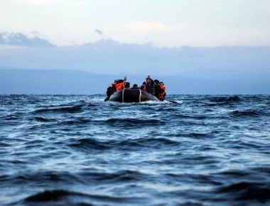 Αγνοούνται δέκα Δανοί στα ανοικτά της Ραφήνας - Είχαν μπει σε σκάφος για να σωθούν από την φωτιά